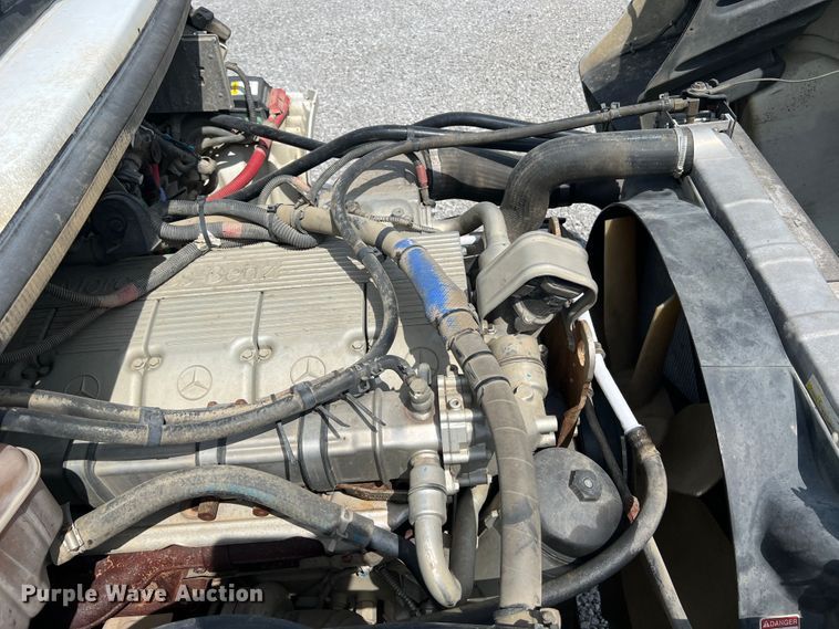 image for item JM9190 2007 Freightliner Business Class M2  semi truck