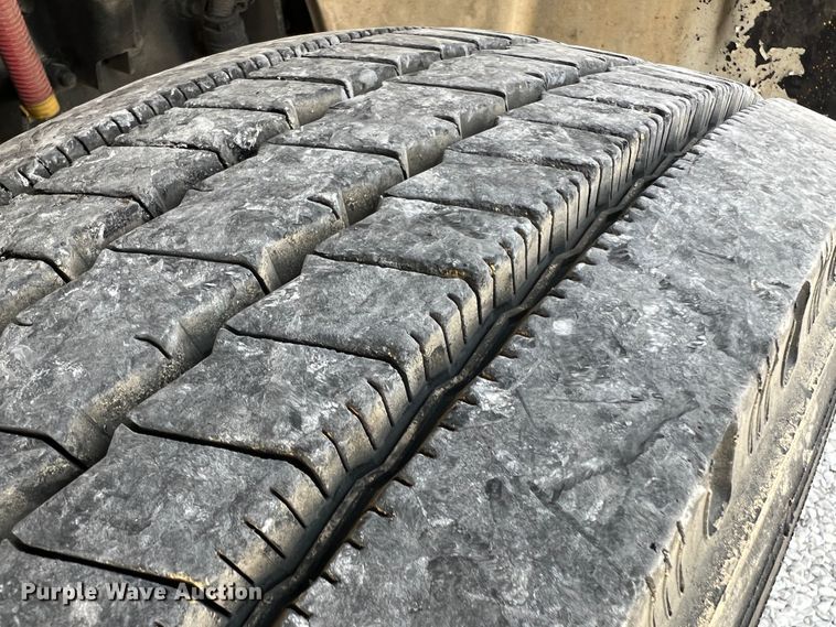 image for item JM9190 2007 Freightliner Business Class M2  semi truck