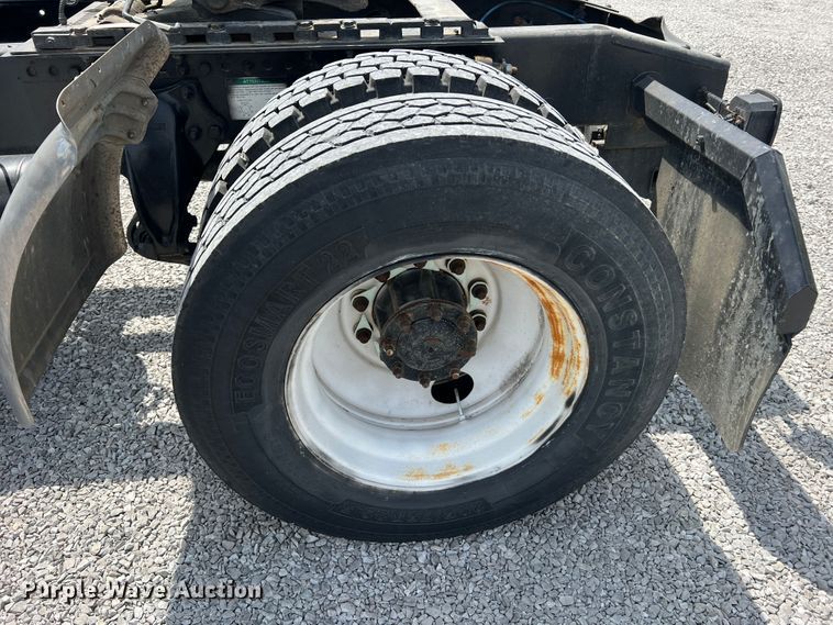 image for item JM9190 2007 Freightliner Business Class M2  semi truck