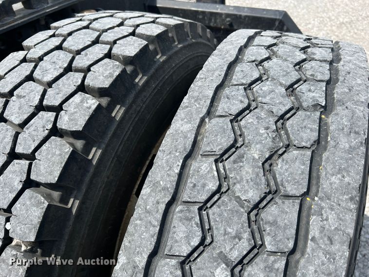 image for item JM9190 2007 Freightliner Business Class M2  semi truck