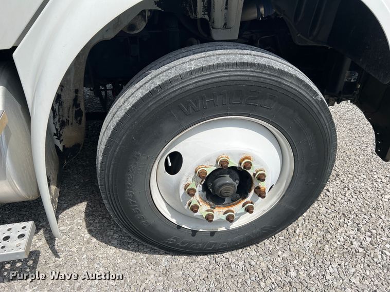 image for item JM9190 2007 Freightliner Business Class M2  semi truck