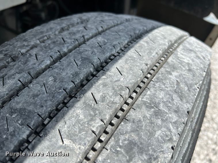 image for item JM9190 2007 Freightliner Business Class M2  semi truck