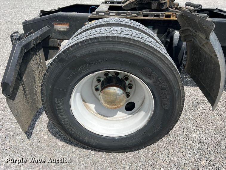 image for item JM9190 2007 Freightliner Business Class M2  semi truck