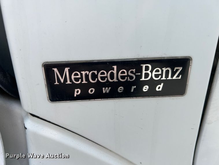 image for item JM9190 2007 Freightliner Business Class M2  semi truck