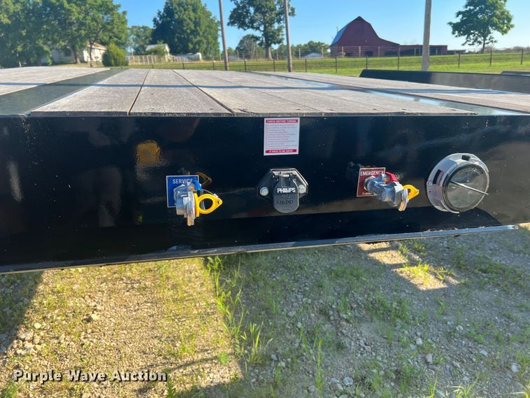 image for item JM9224 2022 Behnke Enterprise Inc. FB8X53SS-0TR-60SL  drop deck trailer