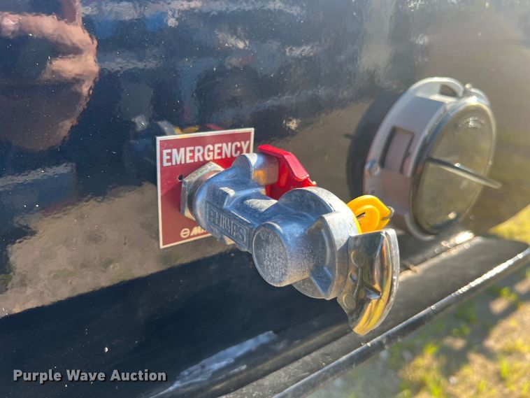 image for item JM9224 2022 Behnke Enterprise Inc. FB8X53SS-0TR-60SL  drop deck trailer