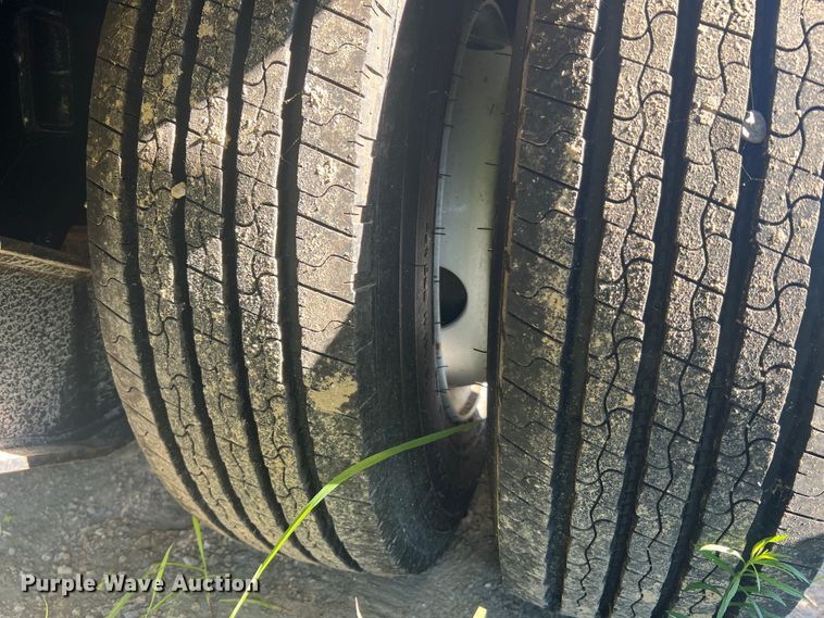 image for item JM9224 2022 Behnke Enterprise Inc. FB8X53SS-0TR-60SL  drop deck trailer