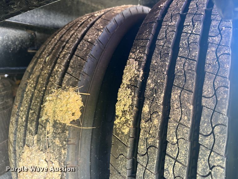 image for item JM9224 2022 Behnke Enterprise Inc. FB8X53SS-0TR-60SL  drop deck trailer