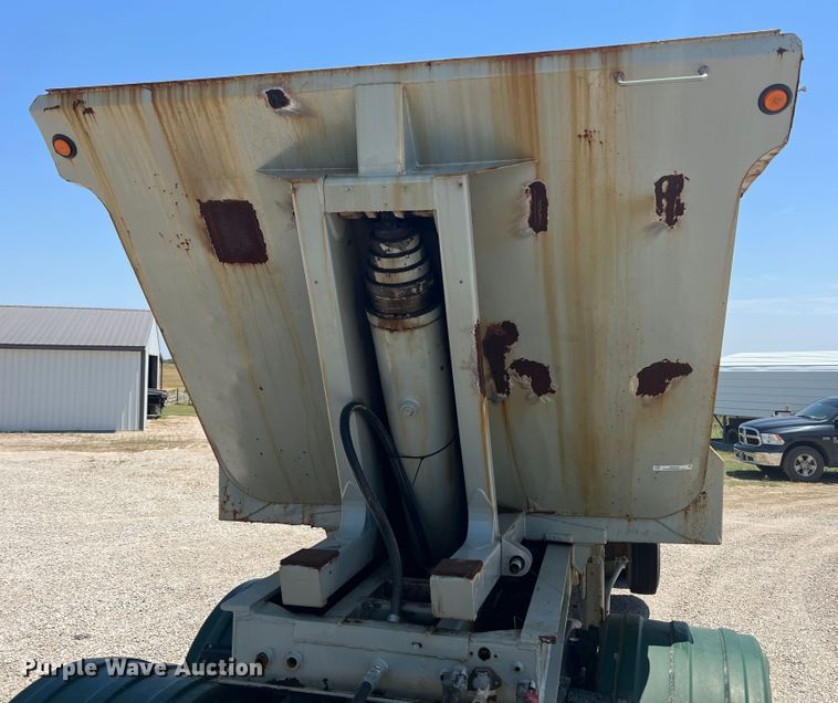 image for item JX9359 2001 Clement  end dump trailer