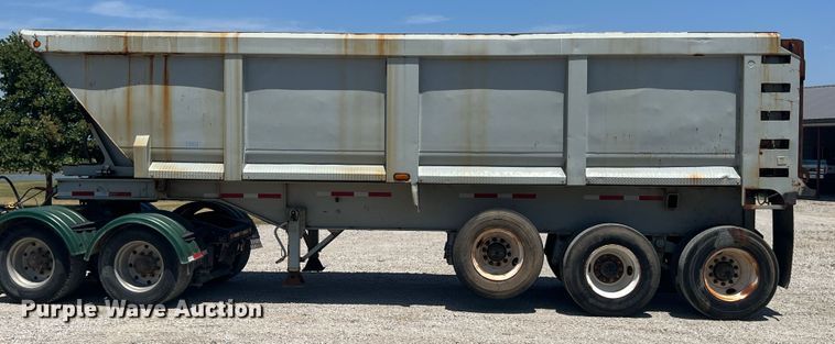 image for item JX9359 2001 Clement  end dump trailer