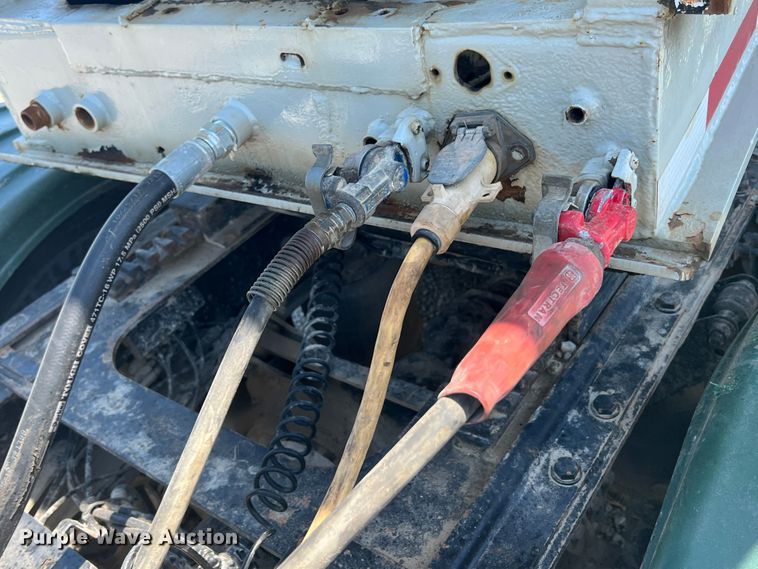 image for item JX9359 2001 Clement  end dump trailer