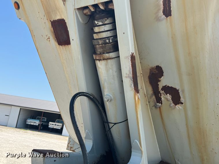 image for item JX9359 2001 Clement  end dump trailer