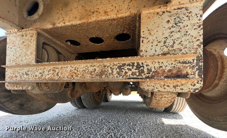 image for item JX9359 2001 Clement  end dump trailer