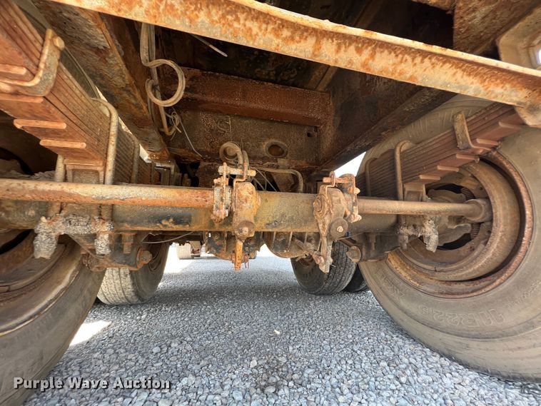 image for item JX9359 2001 Clement  end dump trailer