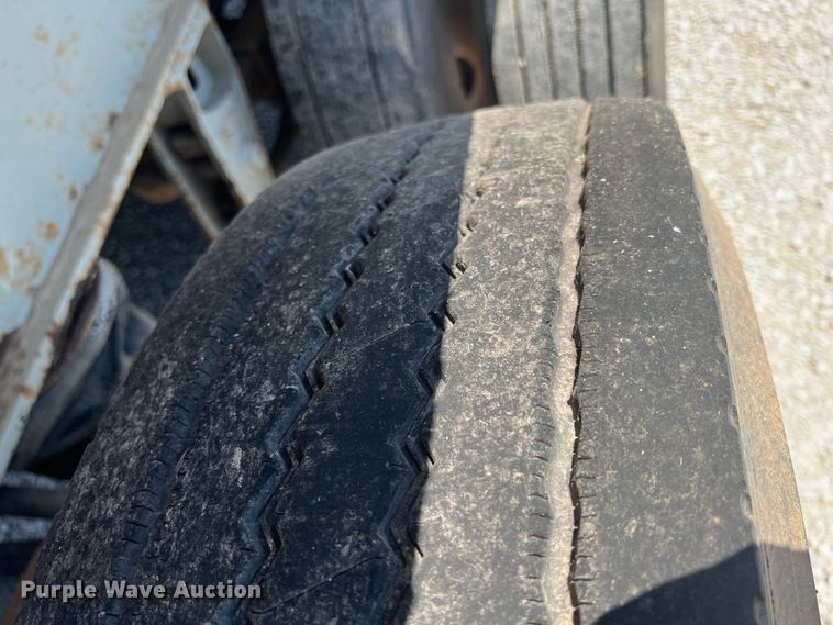 image for item JX9359 2001 Clement  end dump trailer