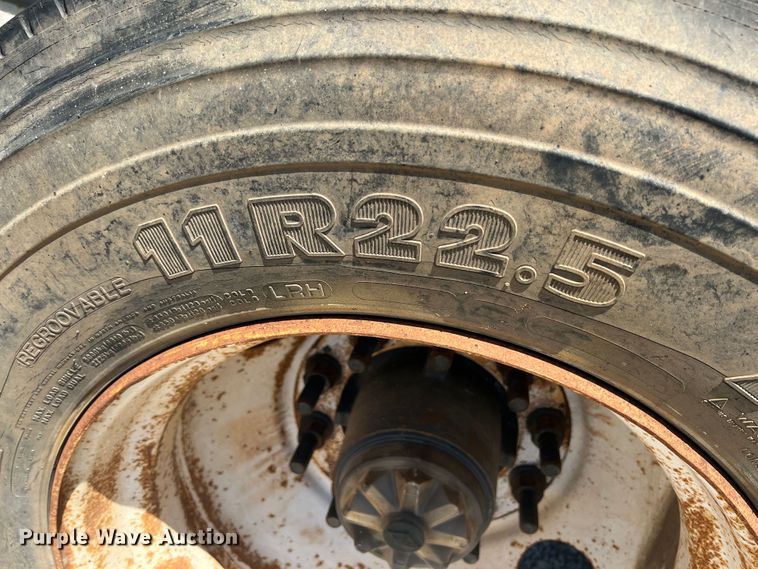 image for item JX9359 2001 Clement  end dump trailer