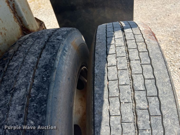 image for item JX9359 2001 Clement  end dump trailer