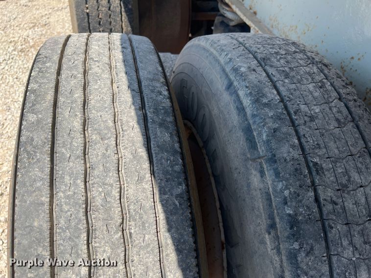 image for item JX9359 2001 Clement  end dump trailer