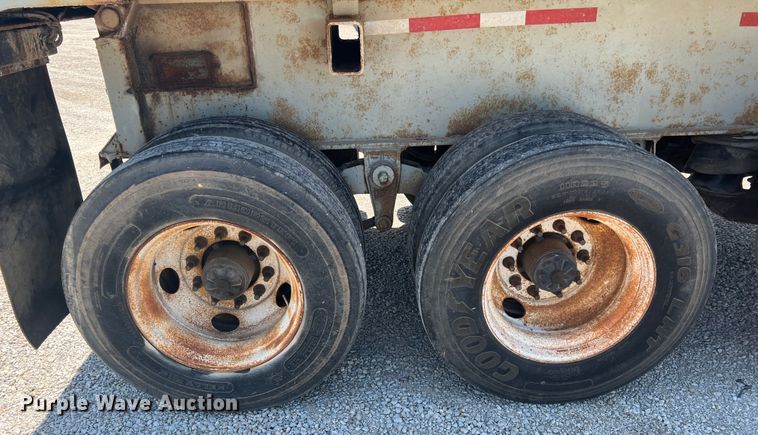 image for item JX9359 2001 Clement  end dump trailer