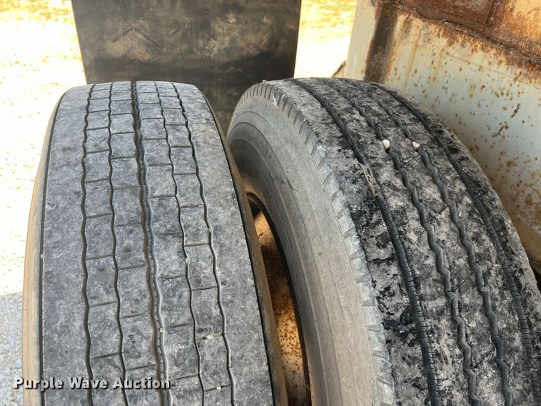 image for item JX9359 2001 Clement  end dump trailer