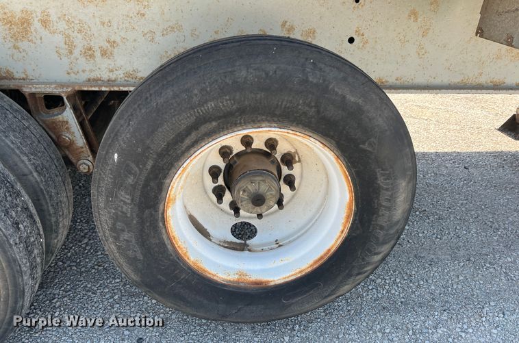 image for item JX9359 2001 Clement  end dump trailer