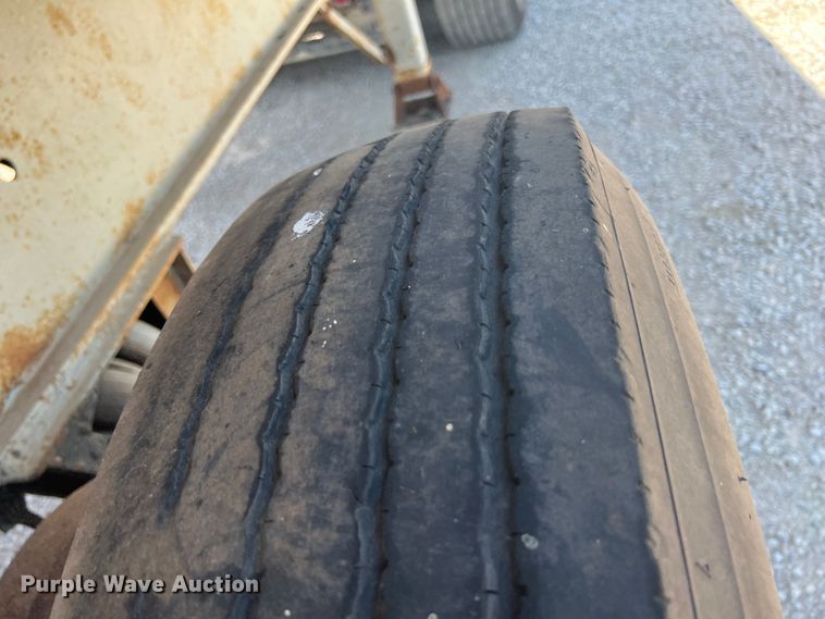 image for item JX9359 2001 Clement  end dump trailer