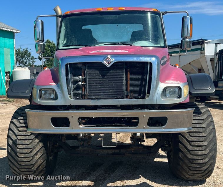 image for item JX9366 2003 International 7400  truck cab and chassis