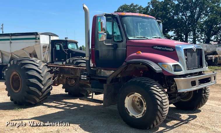 image for item JX9366 2003 International 7400  truck cab and chassis