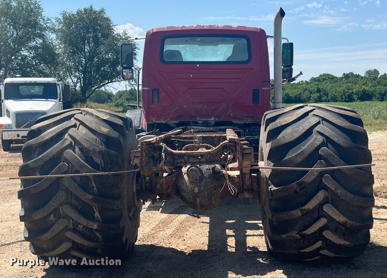 image for item JX9366 2003 International 7400  truck cab and chassis