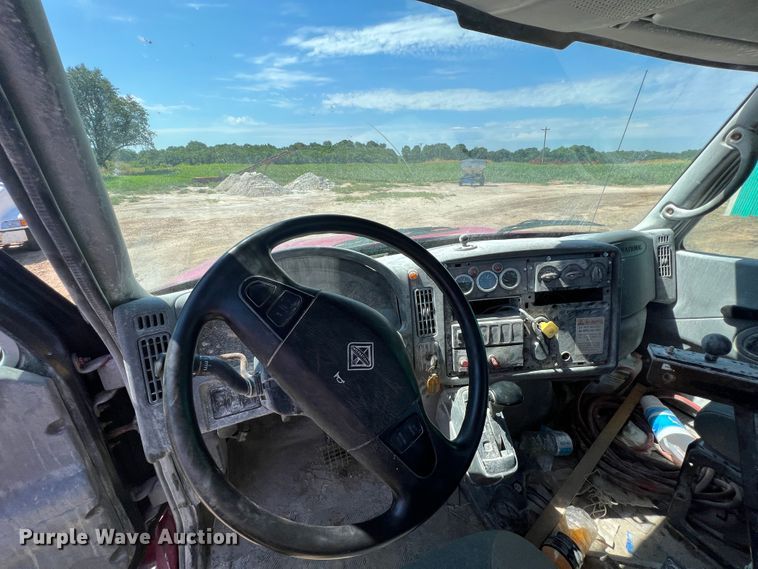 image for item JX9366 2003 International 7400  truck cab and chassis