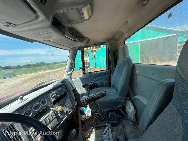 image for item JX9366 2003 International 7400  truck cab and chassis