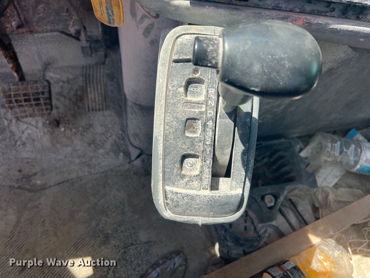 image for item JX9366 2003 International 7400  truck cab and chassis