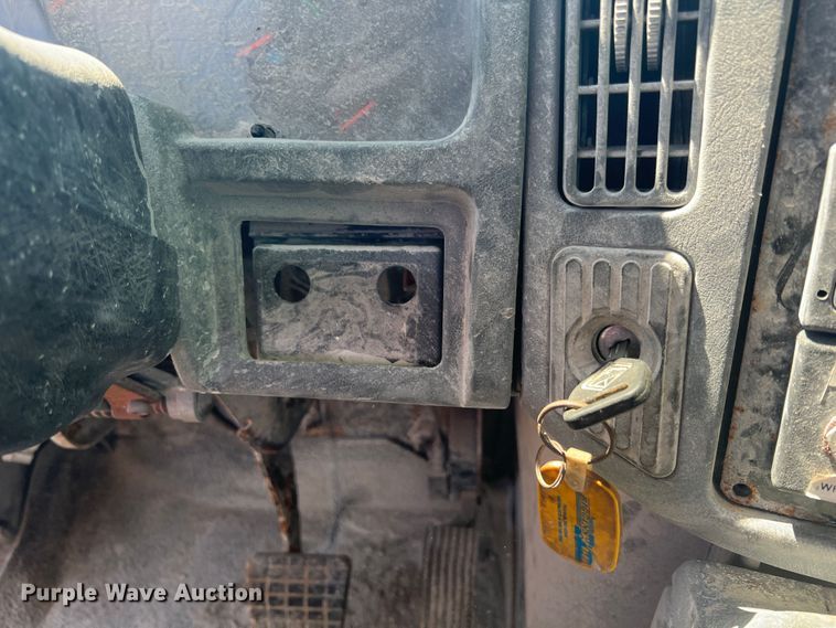 image for item JX9366 2003 International 7400  truck cab and chassis