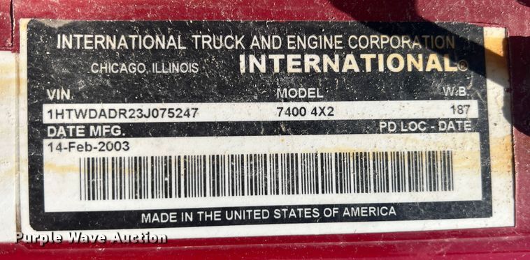 image for item JX9366 2003 International 7400  truck cab and chassis