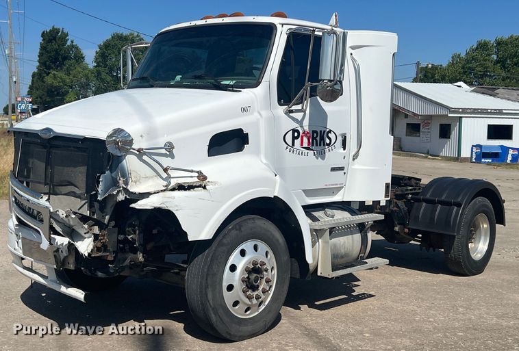 image for item JX9372 2005 Sterling 9500  truck cab and chassis