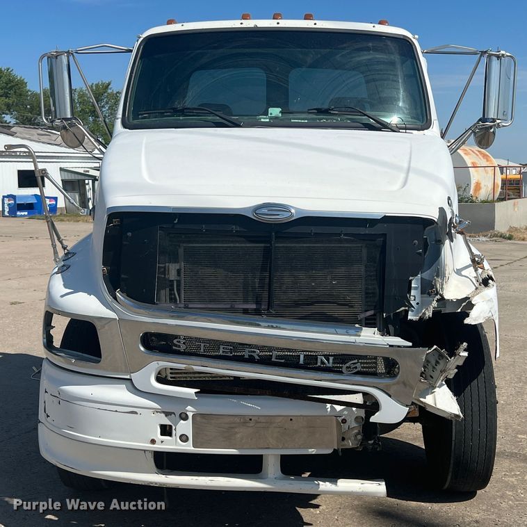 image for item JX9372 2005 Sterling 9500  truck cab and chassis