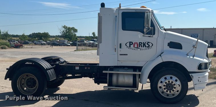 image for item JX9372 2005 Sterling 9500  truck cab and chassis