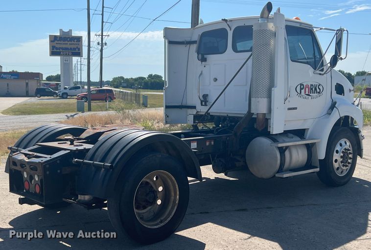 image for item JX9372 2005 Sterling 9500  truck cab and chassis