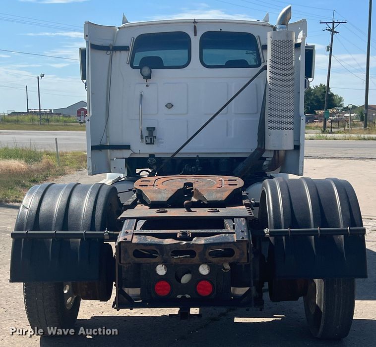 image for item JX9372 2005 Sterling 9500  truck cab and chassis