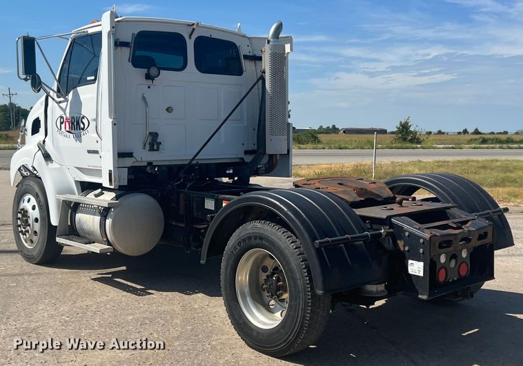 image for item JX9372 2005 Sterling 9500  truck cab and chassis