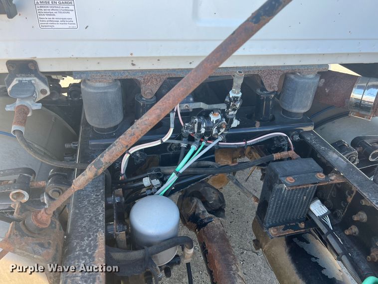 image for item JX9372 2005 Sterling 9500  truck cab and chassis