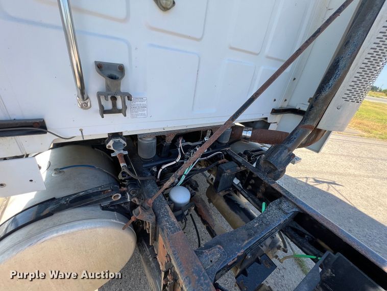 image for item JX9372 2005 Sterling 9500  truck cab and chassis