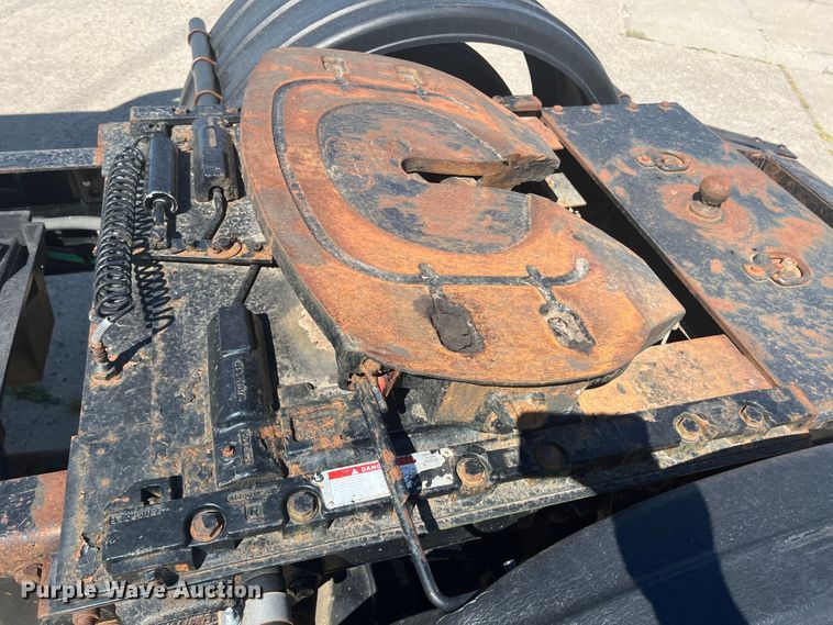 image for item JX9372 2005 Sterling 9500  truck cab and chassis