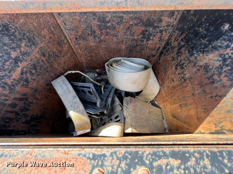 image for item JX9372 2005 Sterling 9500  truck cab and chassis