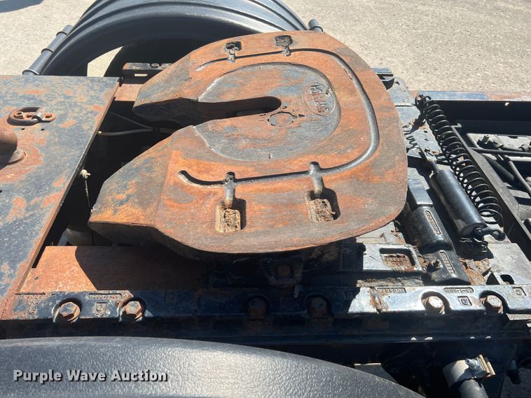 image for item JX9372 2005 Sterling 9500  truck cab and chassis