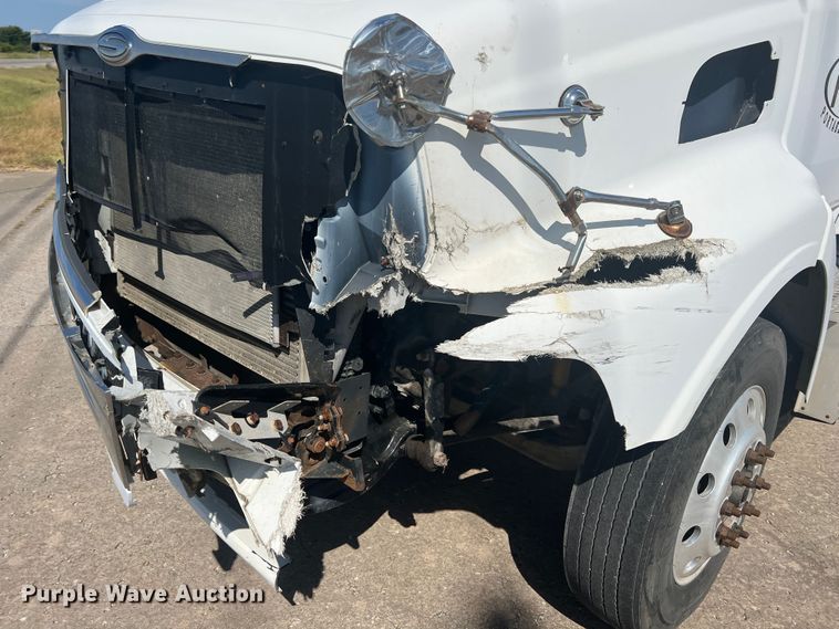 image for item JX9372 2005 Sterling 9500  truck cab and chassis