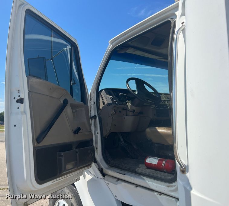 image for item JX9372 2005 Sterling 9500  truck cab and chassis