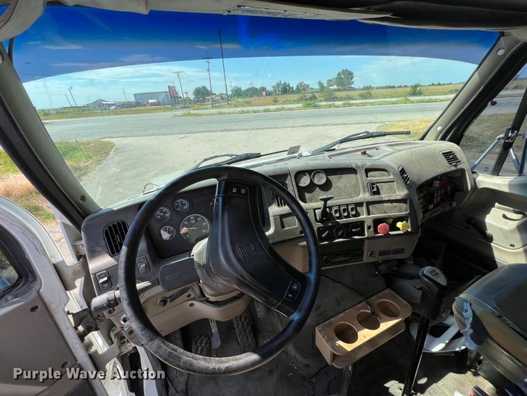 image for item JX9372 2005 Sterling 9500  truck cab and chassis