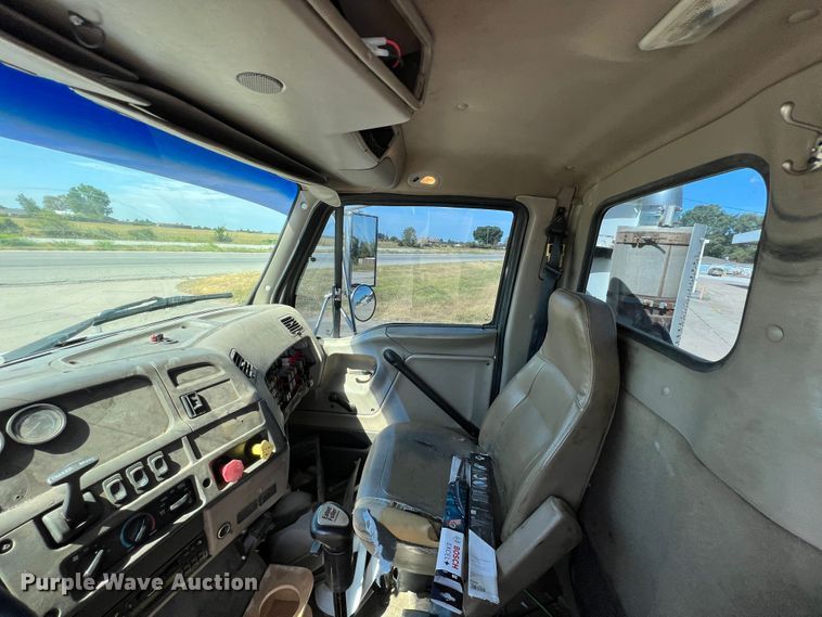 image for item JX9372 2005 Sterling 9500  truck cab and chassis