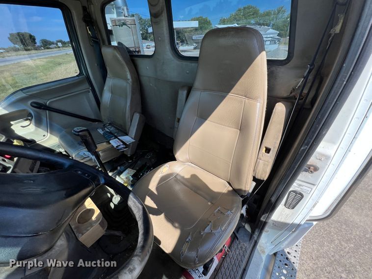 image for item JX9372 2005 Sterling 9500  truck cab and chassis